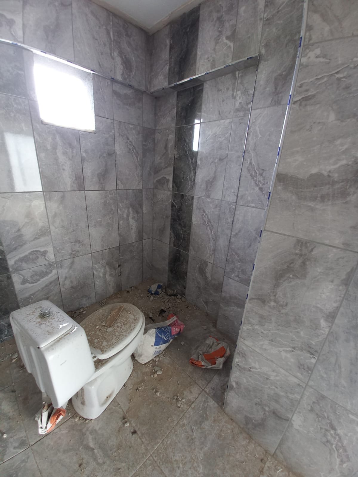 Banyo fayans döşeme uygulaması